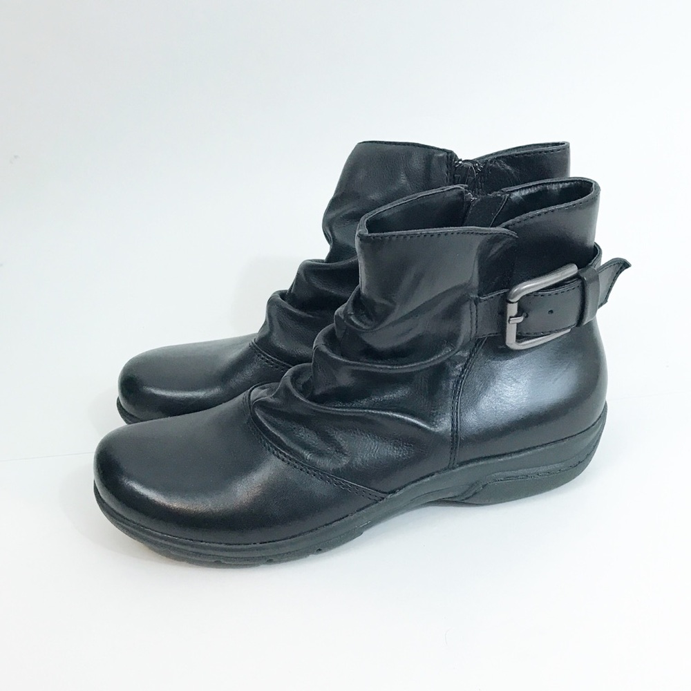 Clarks 7M Black Ruched Ankle Booties - Like New